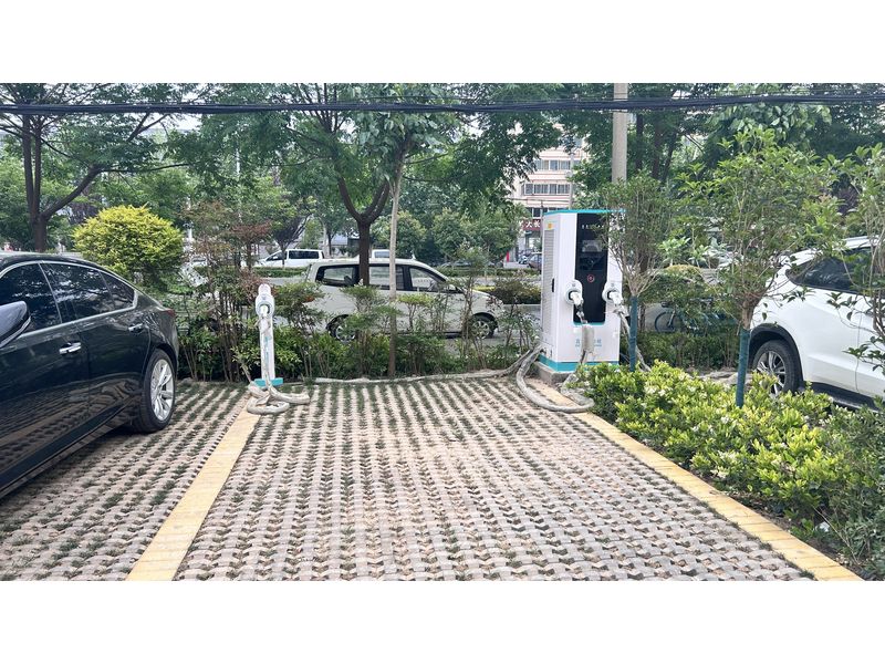 人民西路綠港景城充電樁