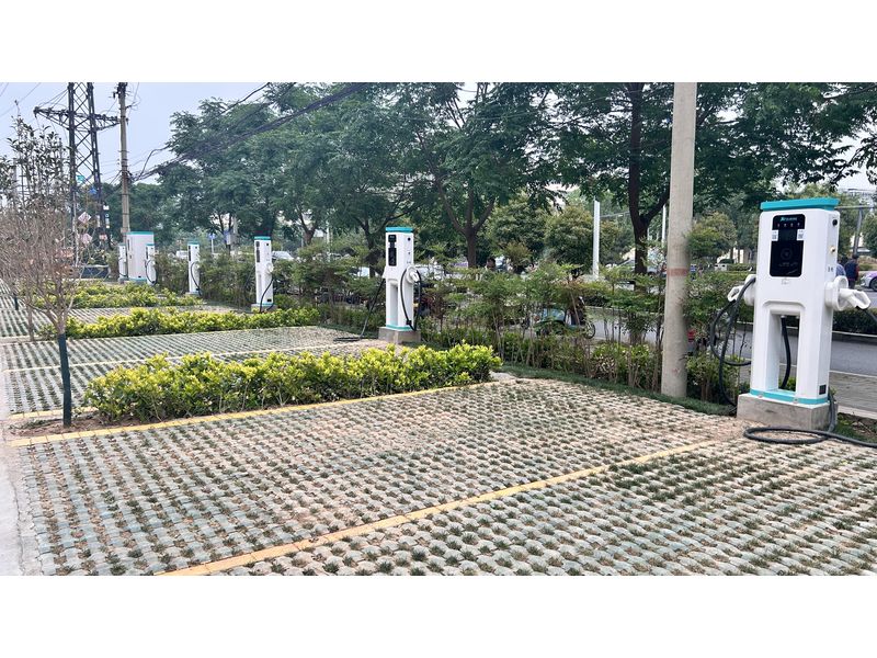 人民西路綠港景城充電樁