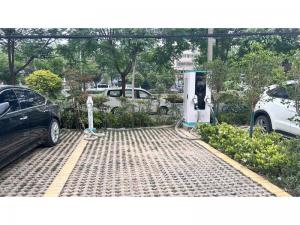 人民西路綠港景城充電樁